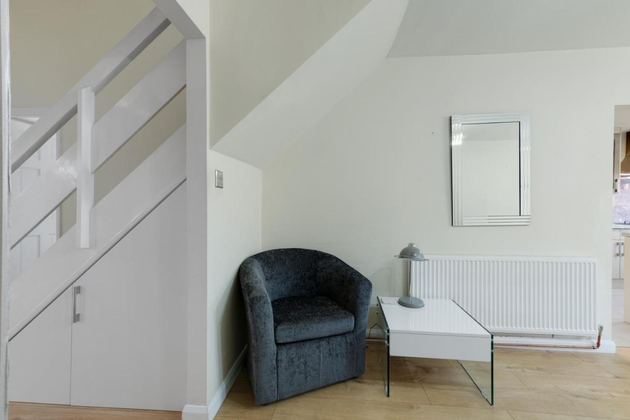 Staiforce 2 Bedroom House With Parking Maidenhead Exterior photo