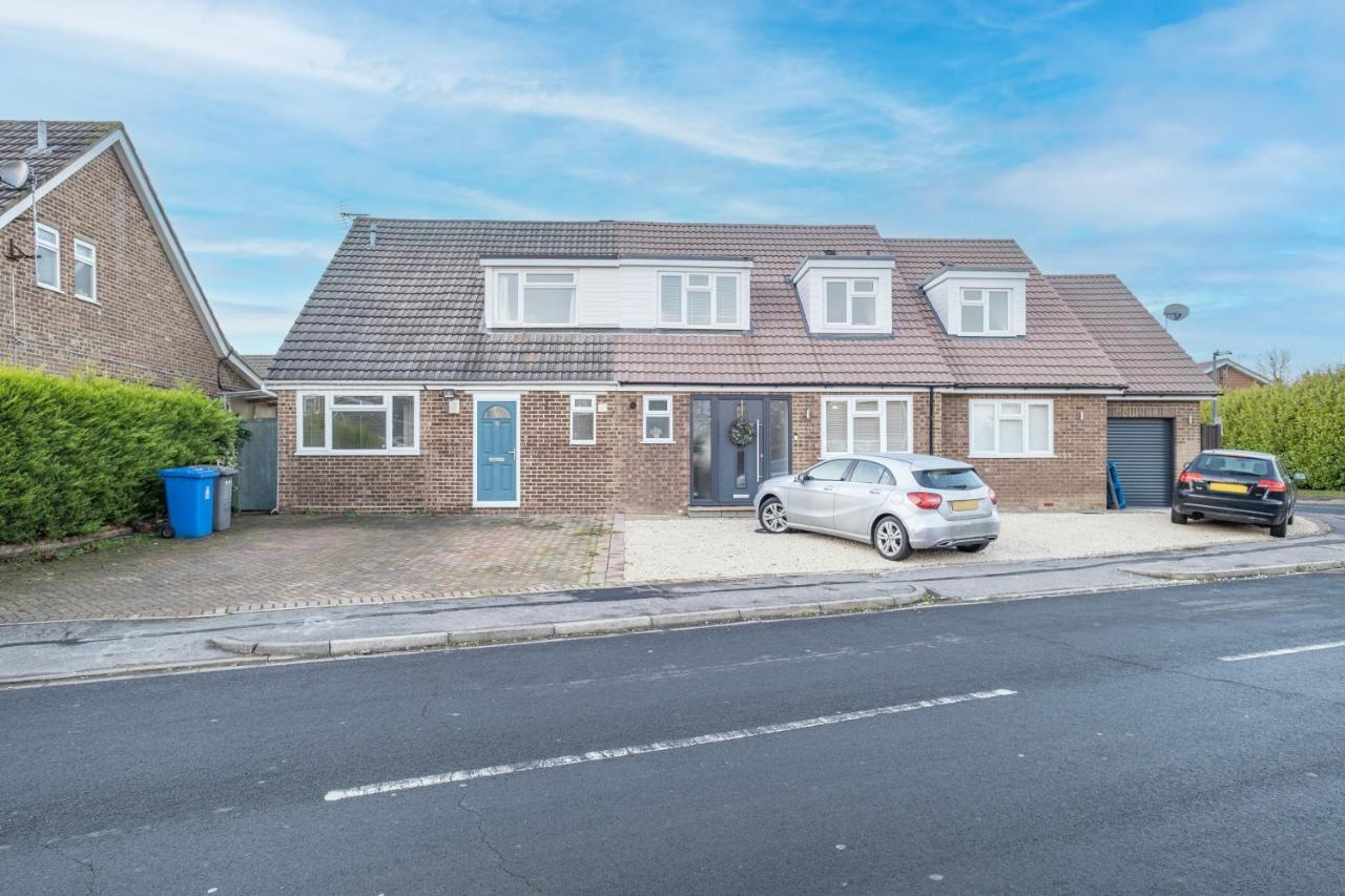 Staiforce 2 Bedroom House With Parking Maidenhead Exterior photo