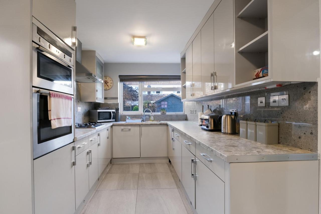Staiforce 2 Bedroom House With Parking Maidenhead Exterior photo