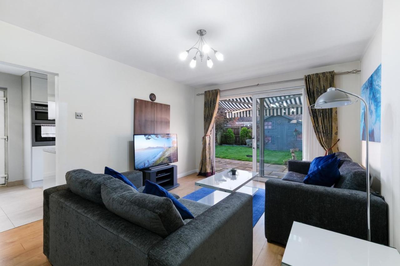 Staiforce 2 Bedroom House With Parking Maidenhead Exterior photo