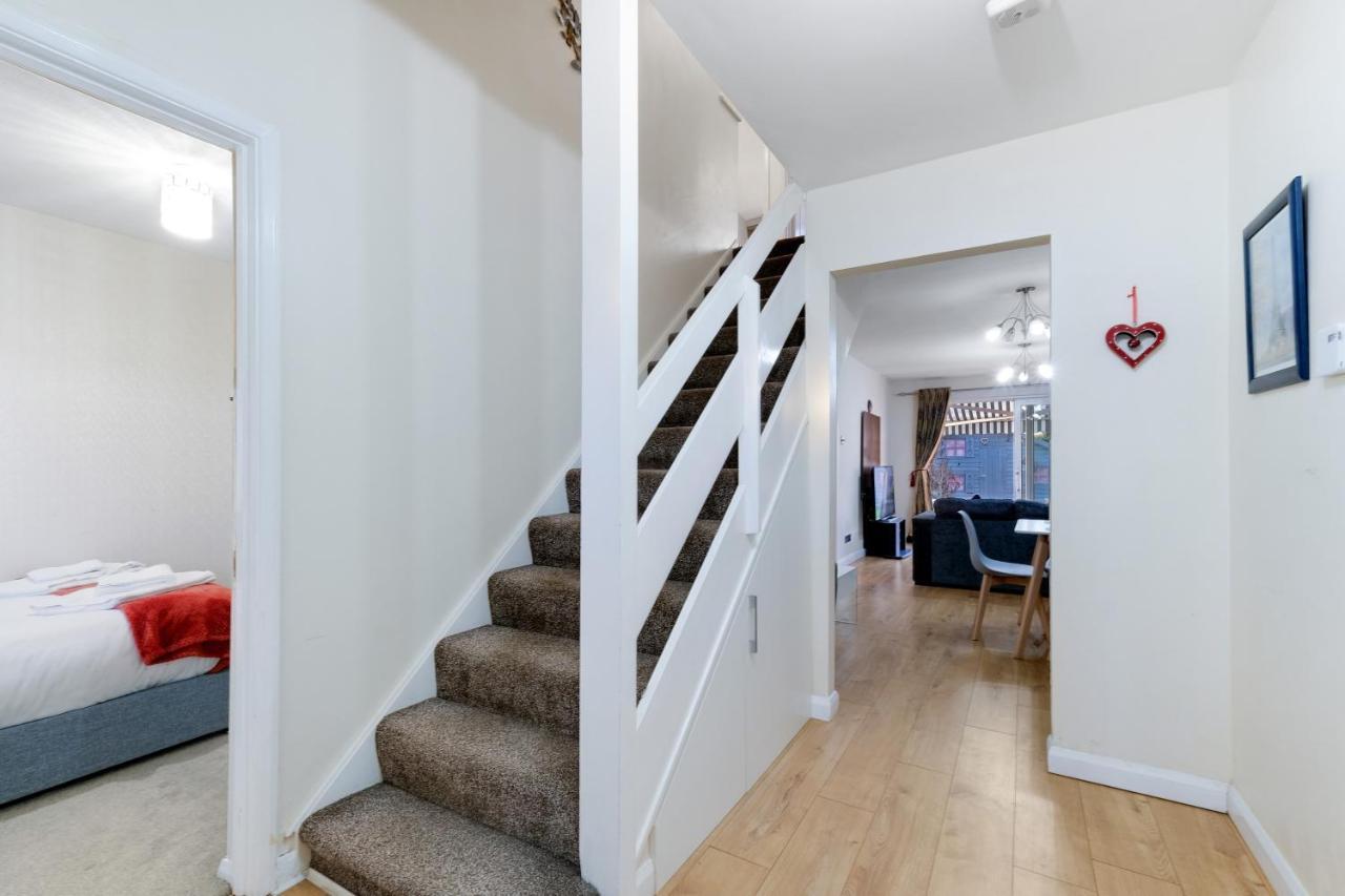 Staiforce 2 Bedroom House With Parking Maidenhead Exterior photo